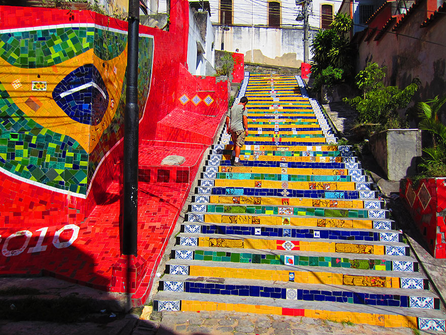 خلاقیت در کاشی کاری و نقاشی خیابانی پله + عکس 2 creative-stairs-street-art-17