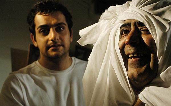 شفیعی جم:تاریخ مصرف طنز «شوخی کردم» خیلی وقت ها گذشته بود + عکس 2 رضا شفیعی جم در سریال پیامک از دیار باقی
