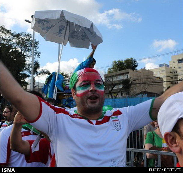 هنرمندان برای تشویق تیم ملی به برزیل رفتند یا پوشیدن شلوارک + عکس 22 حضور هنرمندان ، نمایندگان فرهنگی ایران در برزیل برای حمایت از تیم ملی