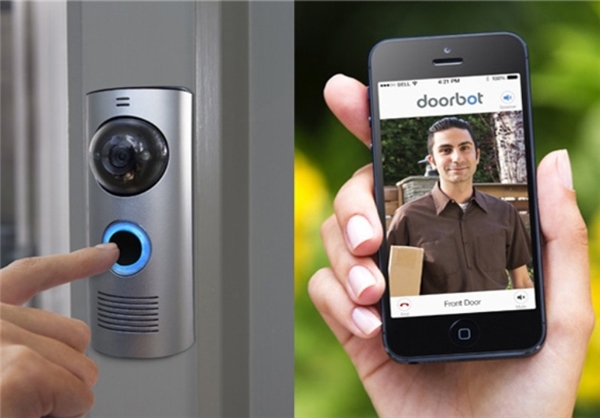 با گجت «DoorBot» هرکجای دنیا هستید محل کار و منزلتان را ببینید + عکس 6 DoorBot یک وسیله مخابره داخل ساختمان است که با گوشیهای هوشمند و تبلت میتوان رفت و آمدهای خانه را کنترل کرد.
