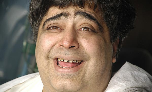 شفیعی جم:تاریخ مصرف طنز «شوخی کردم» خیلی وقت ها گذشته بود + عکس 3 رضا شفیعی جم در سریال پیامک از دیار باقی