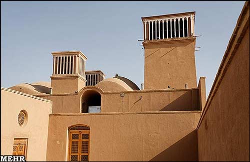 سفری به قلب کویر و آشنایی با بادگیرهای تاریخی + عکس 17 نمونه ای از بادگیری های شهر یزد