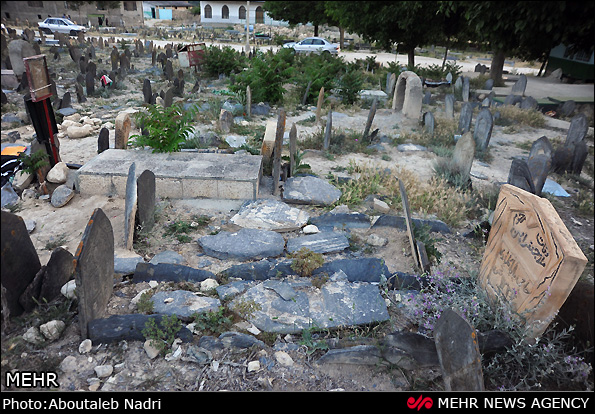 جزئیات سرقت سنگ قبرهای هزارساله + عکس 2 اولین قبرستان مسلمانان ایران واقع در روستای سفیدچاه در بخش یانه سر هزارجریب بهشهر
