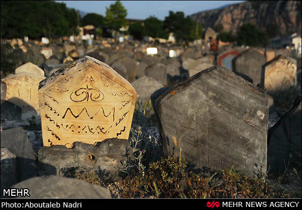 جزئیات سرقت سنگ قبرهای هزارساله + عکس 3 اولین قبرستان مسلمانان ایران واقع در روستای سفیدچاه در بخش یانه سر هزارجریب بهشهر