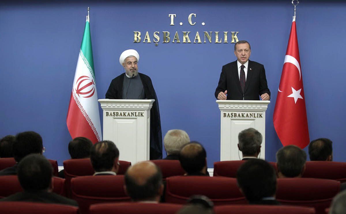 توافق ایران و ترکیه به منظور جلوگیری از افزایش درگیریها در سوریه و عراق 2 حسن روحانی، رییس جمهور اسلامی ایران به دعوت رسمی عبدالله گل رییس جمهوری ترکیه از تاریخ ۱۹ تا ۲۰ خرداد ۱۳۹۳ از جمهوری ترکیه دیدار رسمی بعمل آوردند