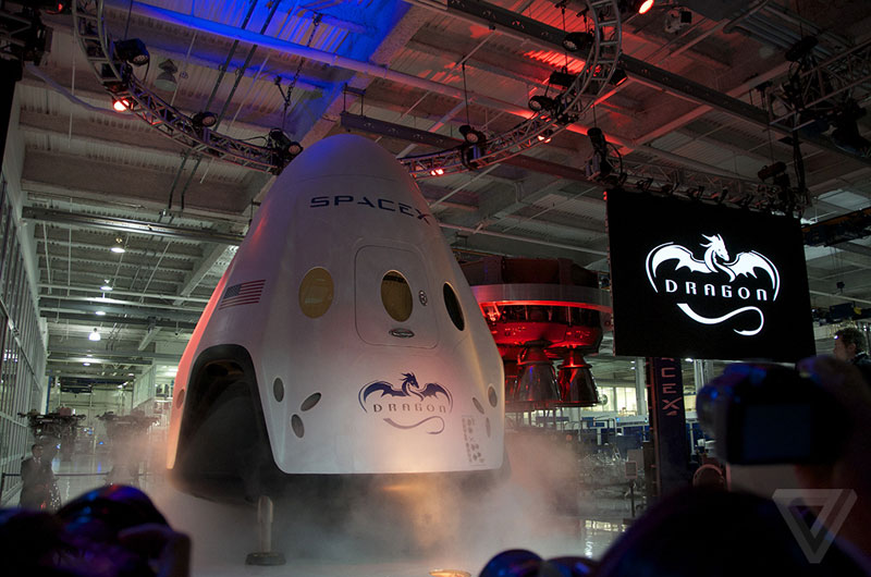 SpaceX Dragon V2 سفینه فضایی سرنشین دار  