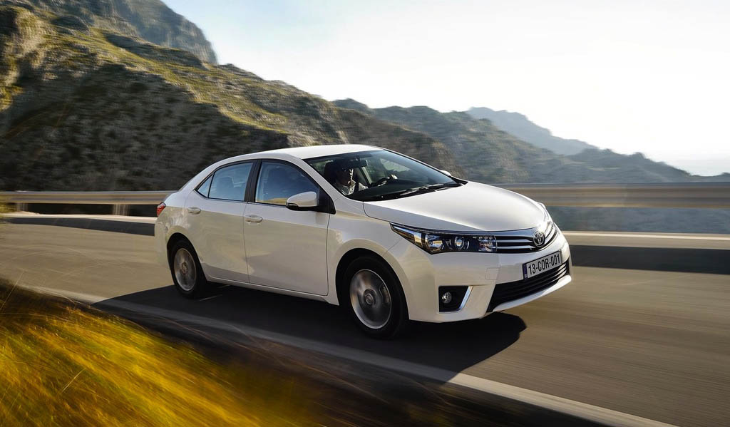 نگاهی کامل به خودرو زیبا و مدرن تویوتا کرولای ۲۰۱۴ + عکس 3 2014 Toyota Corolla Sedan