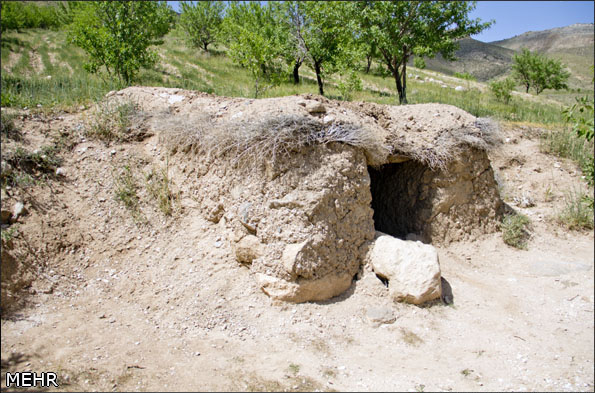 کوه نشینی ۲۲ ساله مرد اسفراینی + عکس 2 22 سال تنهایی و کوه نشینی مرد ، مردم گریز اسفراینی