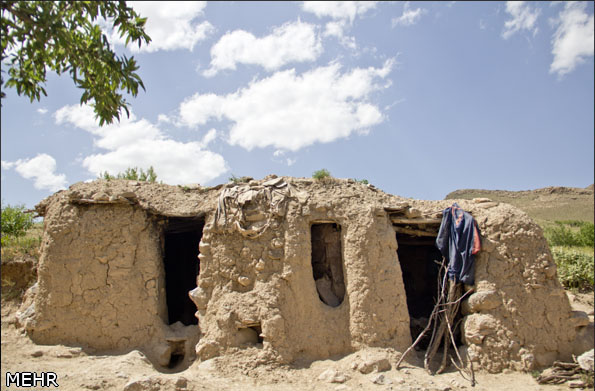 کوه نشینی ۲۲ ساله مرد اسفراینی + عکس 3 22 سال تنهایی و کوه نشینی مرد ، مردم گریز اسفراینی