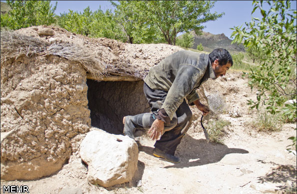 کوه نشینی ۲۲ ساله مرد اسفراینی + عکس 4 22 سال تنهایی و کوه نشینی مرد ، مردم گریز اسفراینی