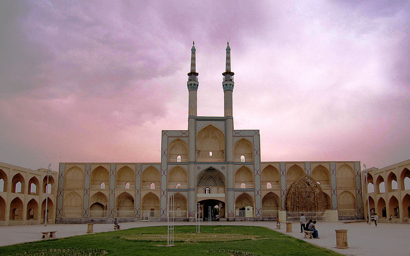 جزئیات ساماندهی بنای تاریخی امیرچقماق یزد + عکس 2 میدان امیرچخماق نام میدانی در شهر یزد است که این مجموعه شامل بازار، تکیه، مسجد و دو آبانبار که قدمتشان به دوره تیموریان (قرن ۹ هجری) برمی گردد.