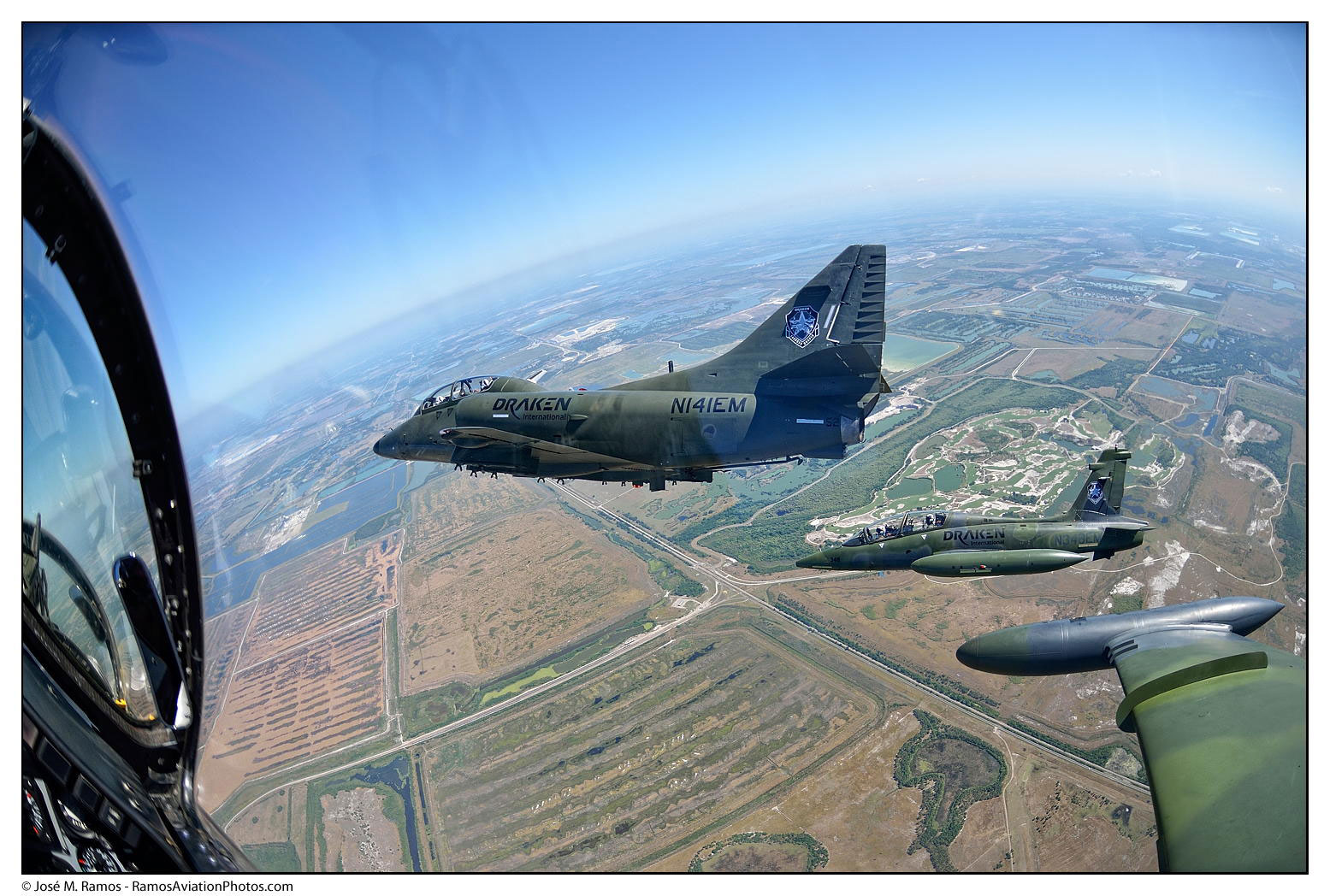 تجربه عکاسی با جنگنده ها در آسمان آبی + عکس 24 jose-fuji-ramos-10