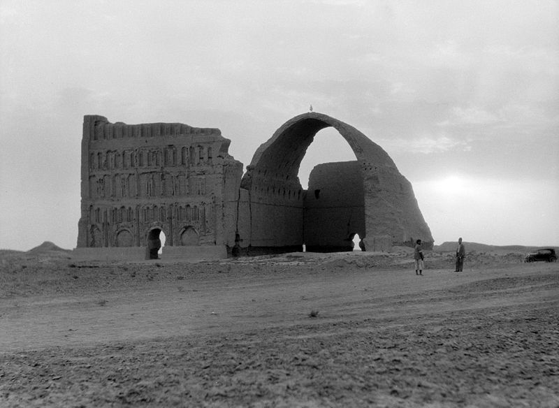 شگفتانگیزترین معماریهای ایرانی را بشناسیم + عکس 4 عکسی قدیمی از بنای طاق کسری