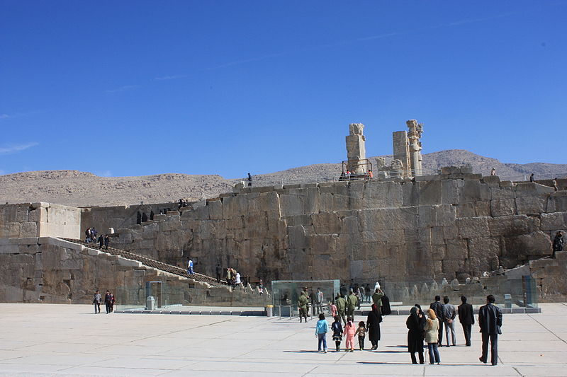 شگفتانگیزترین معماریهای ایرانی را بشناسیم + عکس 3 پلکانهای ورودی سکو و دروازهٔ ملل