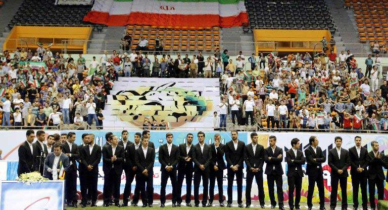 اظهار نظر هالیوودی«دنگاسپار»در مورد بازیکنان تیم ملی فوتبال ایران 2 مربی دروازهبانان تیم ملی فوتبال ایران در اظهارنظری جالب عنوان کرد بازیکنان ایران شبیه ستارگان هالیوود هستند