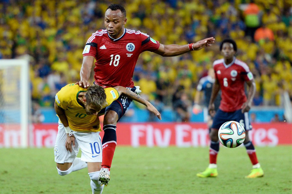  خطای "خوان کاملو زونیگا" روی "نیمار" که باعث مصدومیت شدید ستاره برزیل شد