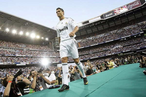 جزئیات ۲۰ انتقال بزرگ و گرانقیمت تاریخ فوتبال جهان + عکس 3 2