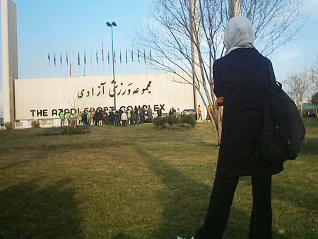 آیا حضور زنان و دخترانِ به ورزشگاه ها راه حل ندارد؟ + عکس 9 حضور زنان و دخترانِ به ورزشگاه ها