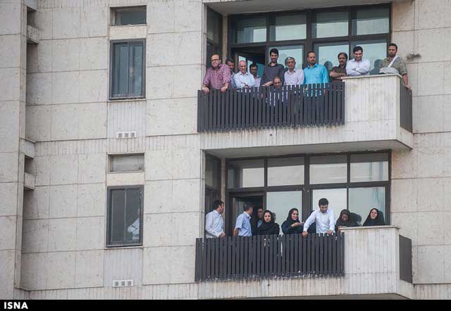 اقدام جوان ۳۶ ساله ای که به خودکشی منجر نشد+عکس 5 اقدام به خودکشی در بالای دکل مخابراتی میدان هفت تیر تهران