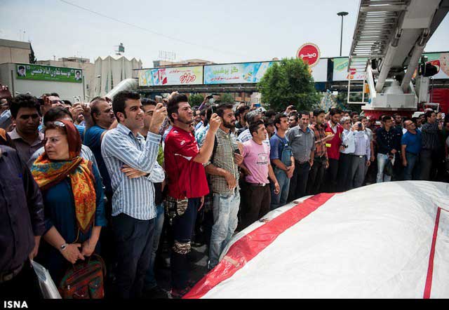 اقدام جوان ۳۶ ساله ای که به خودکشی منجر نشد+عکس 13 اقدام به خودکشی در بالای دکل مخابراتی میدان هفت تیر تهران