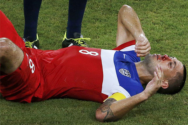  صحنه مصدومیت "دمپسی" و خونی که از بینی‌اش جاری شده