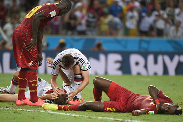  "توماس مولر"با "جان بویه" بازیکن غنا برخورد سنگینی داشت