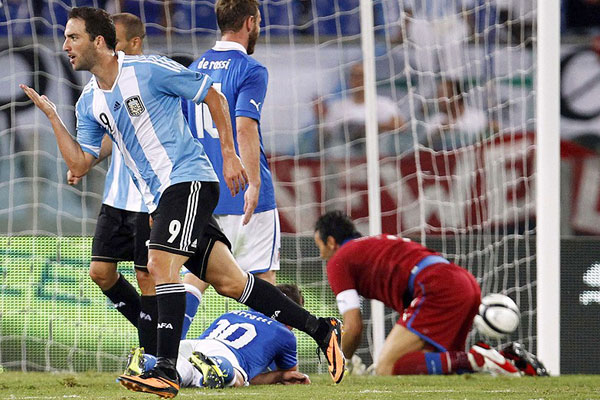 جزئیات ۲۰ انتقال بزرگ و گرانقیمت تاریخ فوتبال جهان + عکس 17 IMG14253961