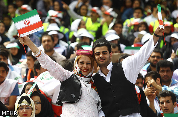 آیا حضور زنان و دخترانِ به ورزشگاه ها راه حل ندارد؟ + عکس 4 حضور زنان و دخترانِ به ورزشگاه ها