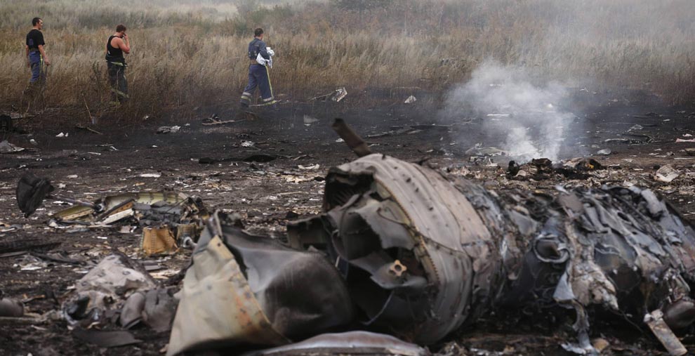 عکس هایی از سقوط هواپیمایی مسافربری مالزی در اکراین
