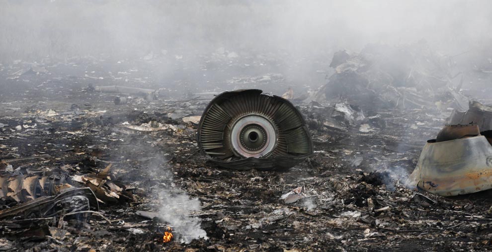 عکس هایی از سقوط هواپیمایی مسافربری مالزی در اکراین