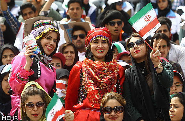 آیا حضور زنان و دخترانِ به ورزشگاه ها راه حل ندارد؟ + عکس 6 حضور زنان و دخترانِ به ورزشگاه ها