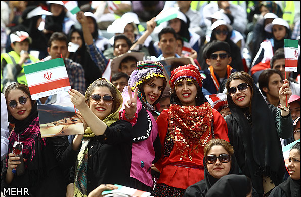 آیا حضور زنان و دخترانِ به ورزشگاه ها راه حل ندارد؟ + عکس 5 حضور زنان و دخترانِ به ورزشگاه ها