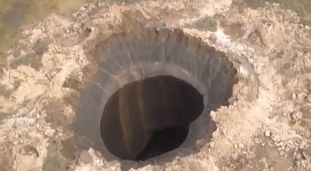 حفره عجیبي كه يك شبه در سيبري روسیه ظاهر شد