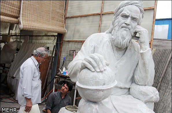 خیام بار سفرش را بست و به نیویورک رفت + عکس 4 مجسمه خیام برای نصب در منهتن نیویورک به زودی مهمان همیشگی این شهر خواهد بود