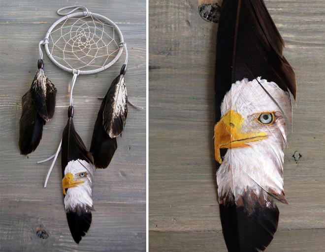 نقاشی خلاقانه بر روی پر پرندگان