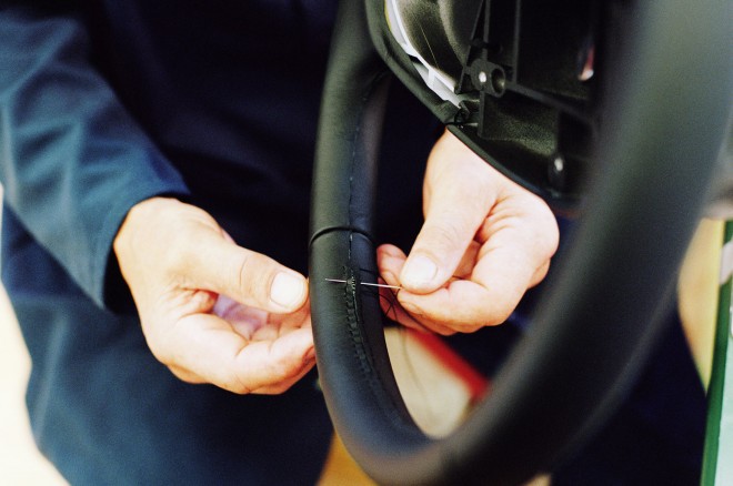 2015-cadillac-escalade-steering-wheel-stitching