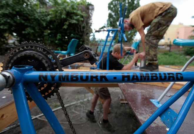 ساخت قایق 10 متری با 5 هزار بطری پلاستیکی