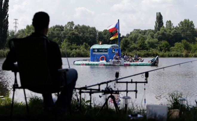 ساخت قایق 10 متری با 5 هزار بطری پلاستیکی