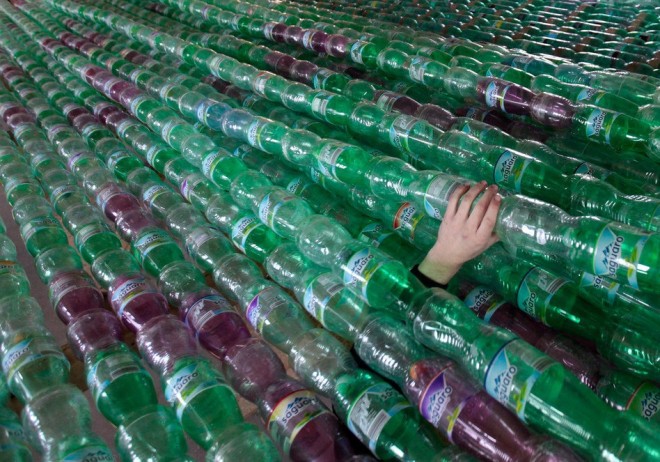 ساخت قایق 10 متری با 5 هزار بطری پلاستیکی