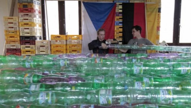 ساخت قایق 10 متری با 5 هزار بطری پلاستیکی