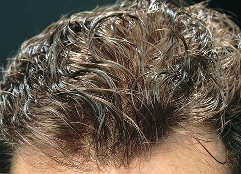 راه کارهایی برای جلوی گیری از چرب شدن مو 3 راه کارهایی برای جلوی گیری از چرب شدن مو