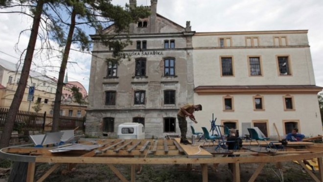 ساخت قایق 10 متری با 5 هزار بطری پلاستیکی