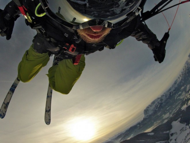 پرواز مانوئل گیندی در کوهستان