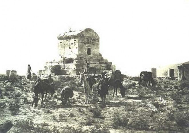 عکس قدیمی پاسارگاد در دهه 20