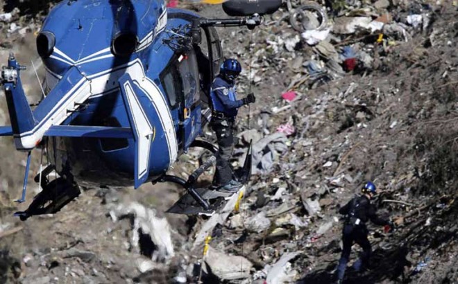 عكس هايي دلخراش از صانحه هوايي اخير در كوه هاي آلپ 18+ 24 1-(4)