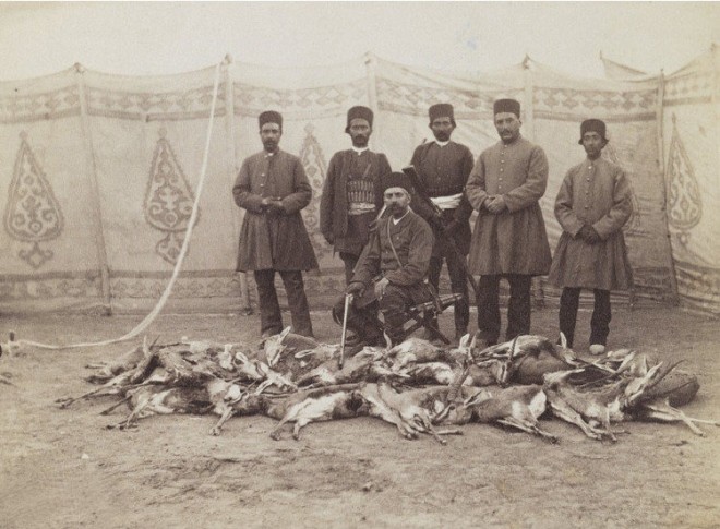 شکار بی رحمانه آهو توسط درباریان قاجار + عکس 3 فرمانفرما را یکی از ملاکین بزرگ عصر قاجار میدانند و گفته میشود وی املاک وسیعی در آذربایجان، کرمانشاه، کردستان، فارس، کرمان، کرج و تهران داشت.