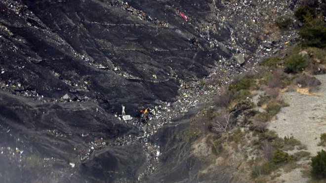 عكس هايي دلخراش از صانحه هوايي اخير در كوه هاي آلپ 18+ 27 1