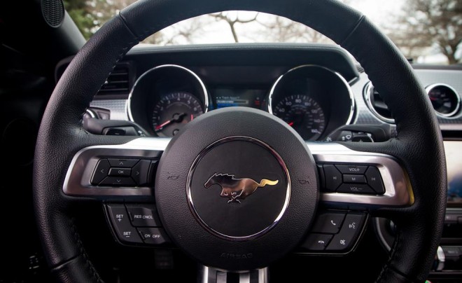 2015-ford-mustang-23l-ecoboost-steering-wheel-photo-598693-s-986x603