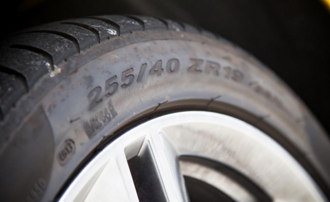 2015-ford-mustang-23l-ecoboost-tire-photo-598685-s-986x603