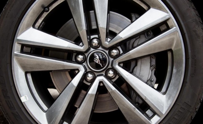 2015-ford-mustang-23l-ecoboost-wheel-photo-598684-s-986x603